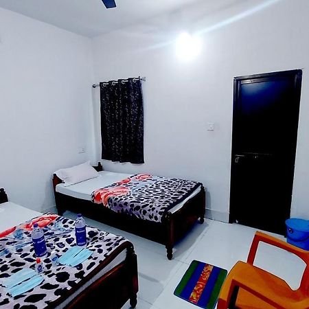 Nilam Guest House Bodhgaya Bagian luar foto