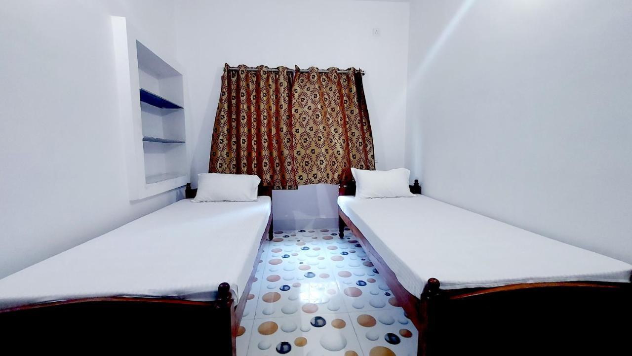Nilam Guest House Bodhgaya Bagian luar foto
