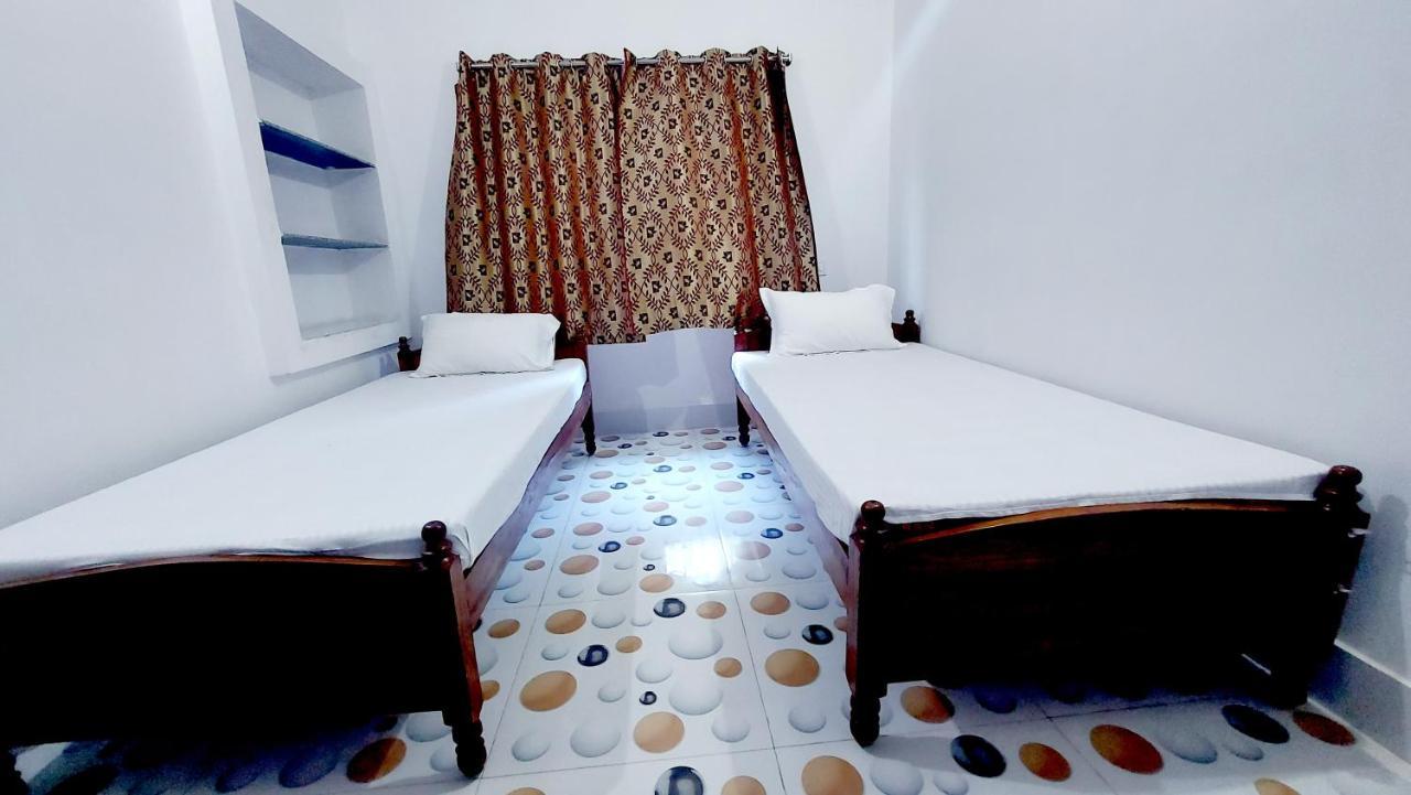 Nilam Guest House Bodhgaya Bagian luar foto