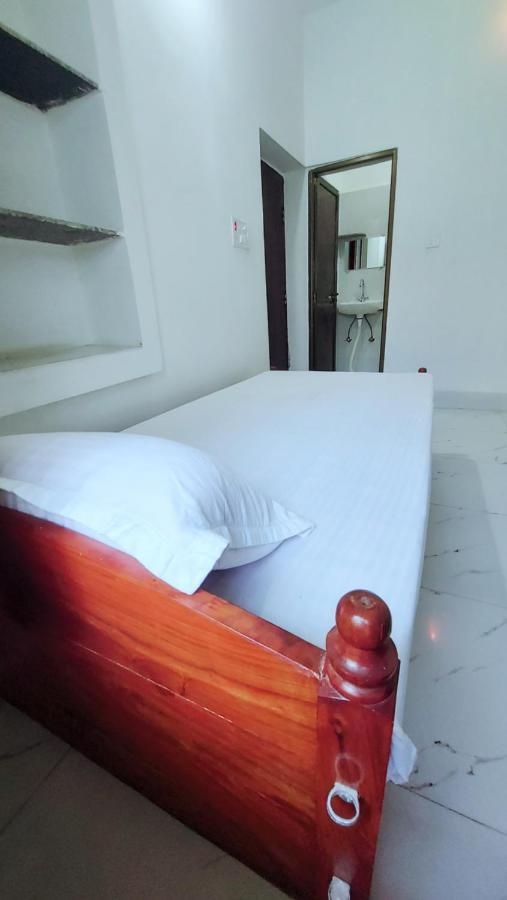 Nilam Guest House Bodhgaya Bagian luar foto