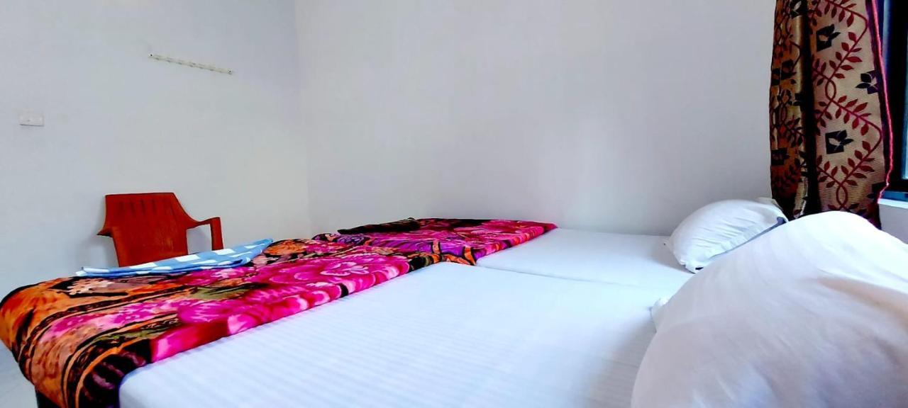 Nilam Guest House Bodhgaya Bagian luar foto