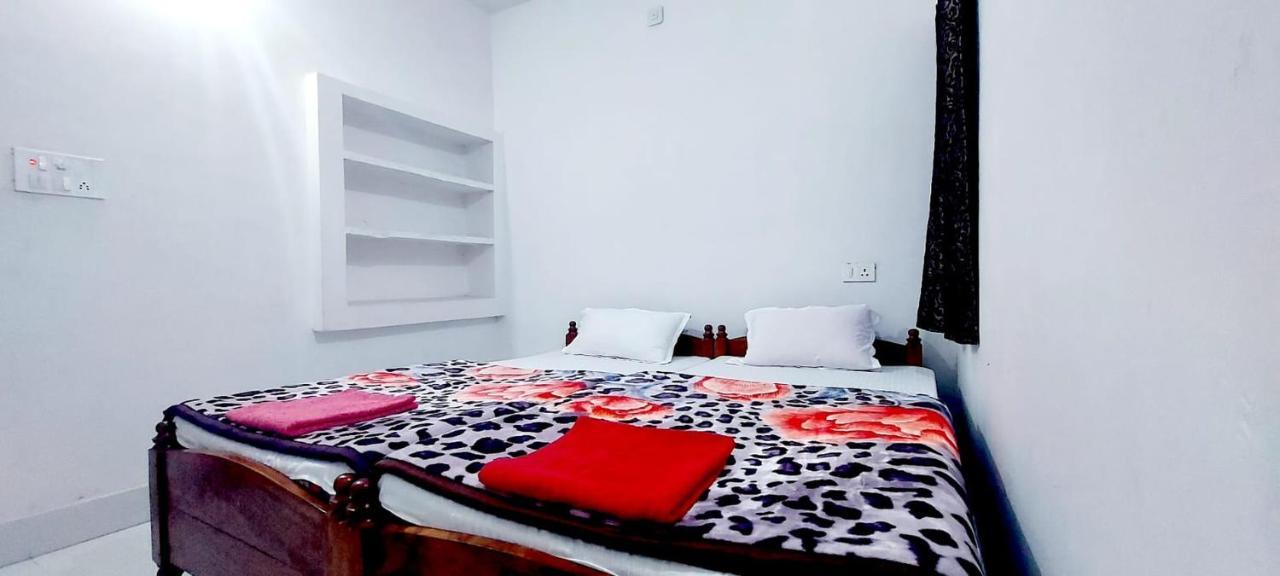 Nilam Guest House Bodhgaya Bagian luar foto