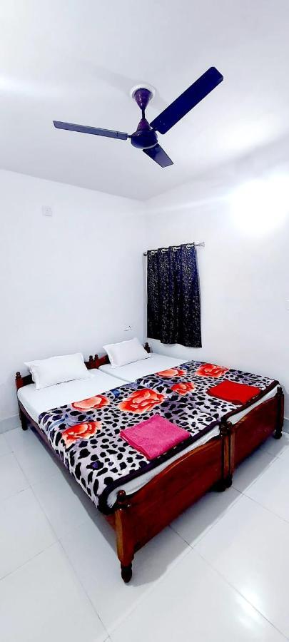 Nilam Guest House Bodhgaya Bagian luar foto