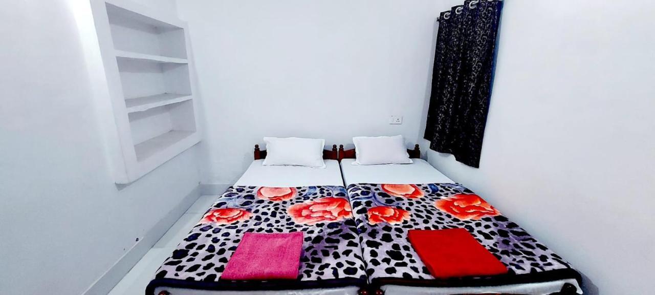 Nilam Guest House Bodhgaya Bagian luar foto
