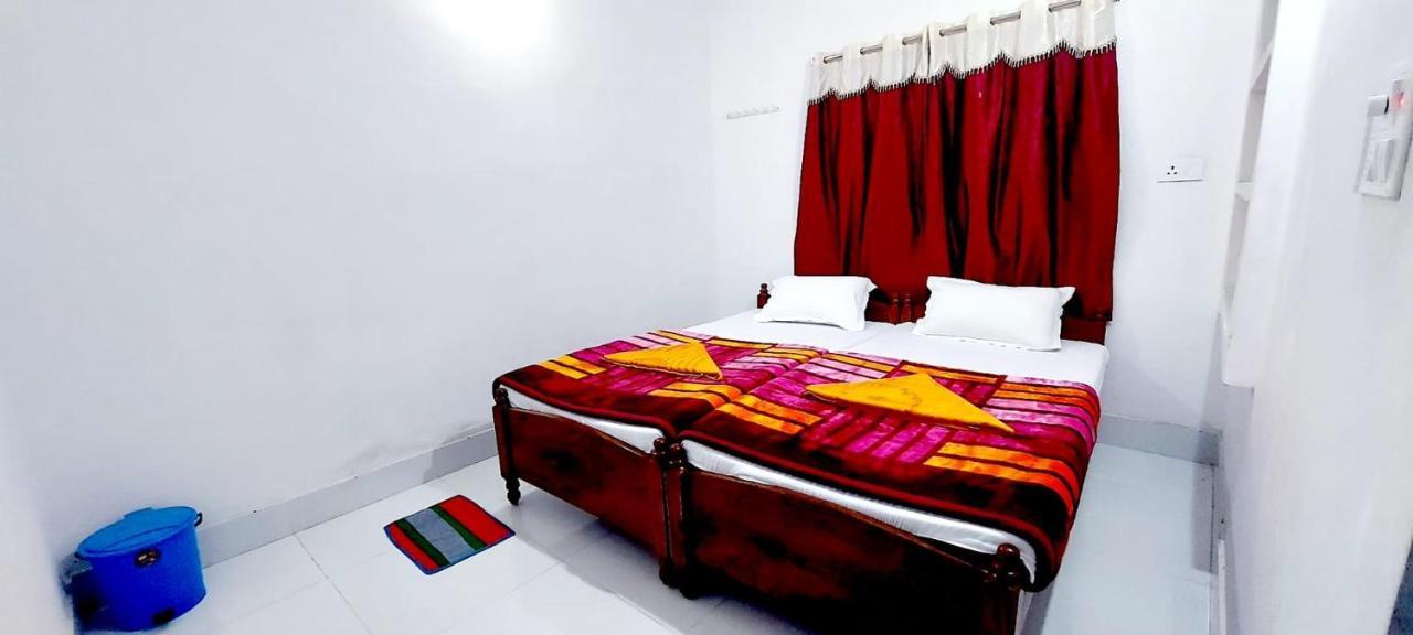 Nilam Guest House Bodhgaya Bagian luar foto